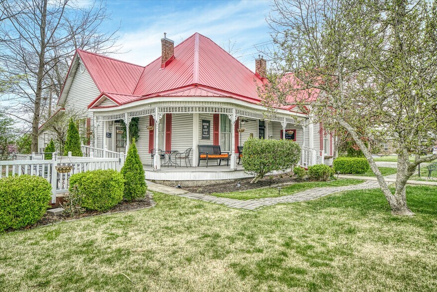 More Photos Of 232 N Peachtree Ave, Cookeville Restaurant For Sale