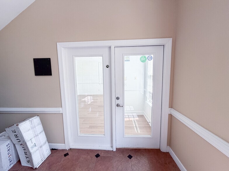 More Photos Of 295 W Crossville Rd, Roswell Office For Lease