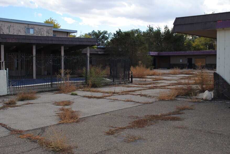 More Photos Of 560 6th St, Wells Hotel For Sale