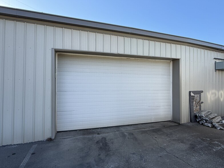 More Photos Of 310 Indianapolis Rd, Mooresville Warehouse For Lease
