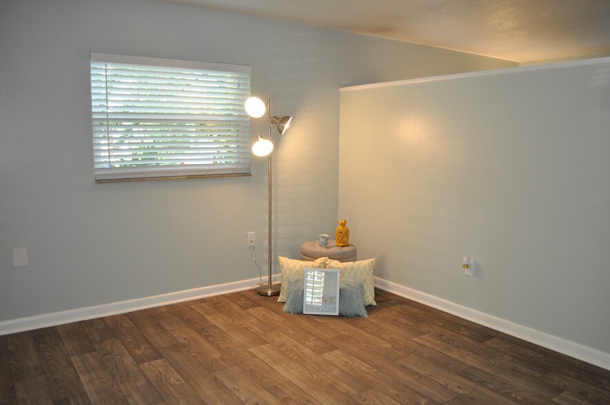 More Photos Of 521 S Osceola Ave, Orlando Apartments For Sale
