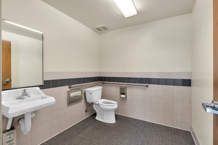More Photos Of 3455-3499 NE John Olsen Ave, Hillsboro Flex For Sale