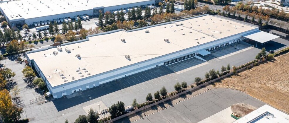 More Photos Of 3500 Carlin Dr, West Sacramento Distribution For Sale