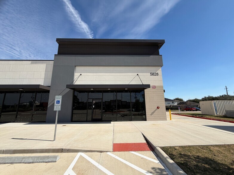More Photos Of 5828 Fry Rd, Katy Storefront For Lease