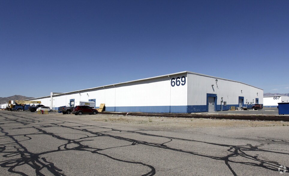 More Photos Of 10 S Garnet St, Tooele Warehouse For Lease