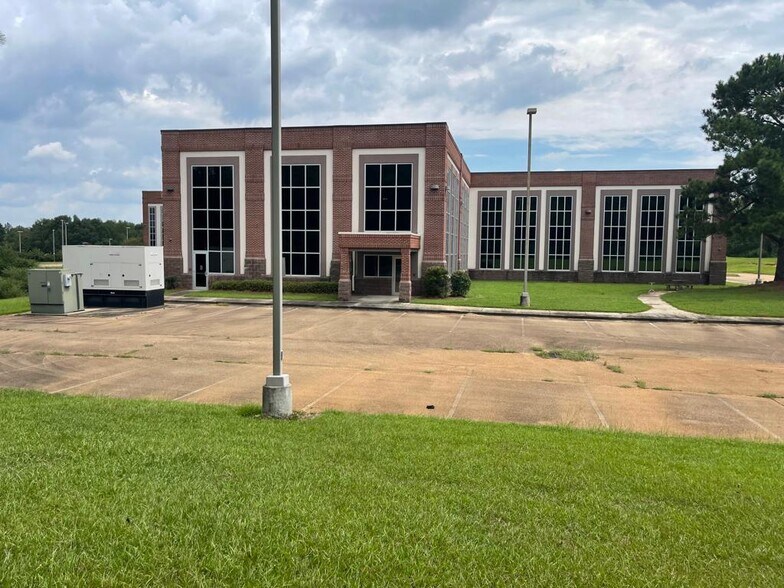 More Photos Of 100 Pioneer Way, Magee, MS 39111-5501, Magee Medical For Lease
