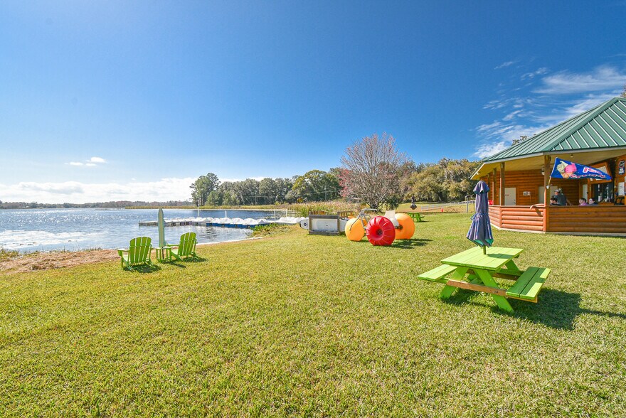 More Photos Of 831 Huntington Rd, Crescent City Freestanding For Sale