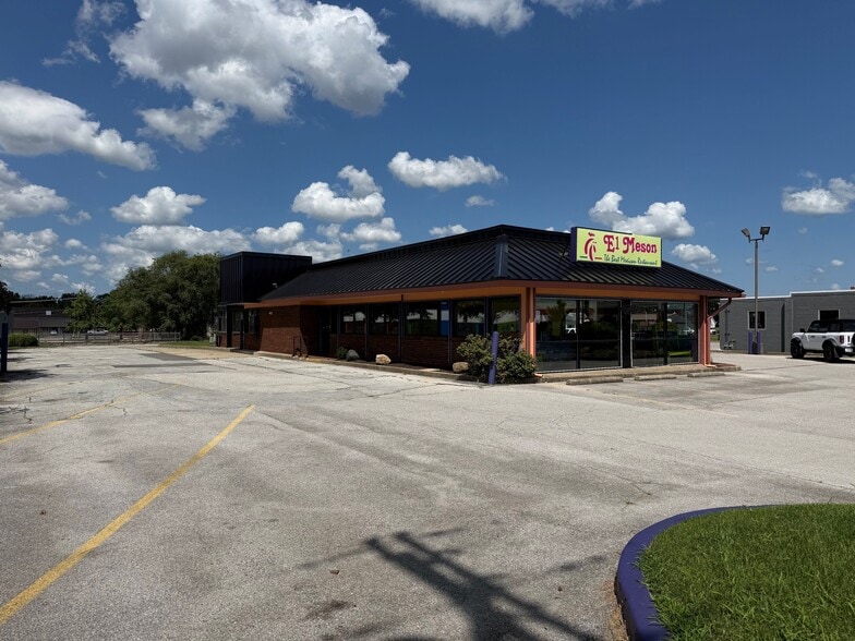 Primary Photo Of 408 Sagamore Pky N, Lafayette Fast Food For Lease