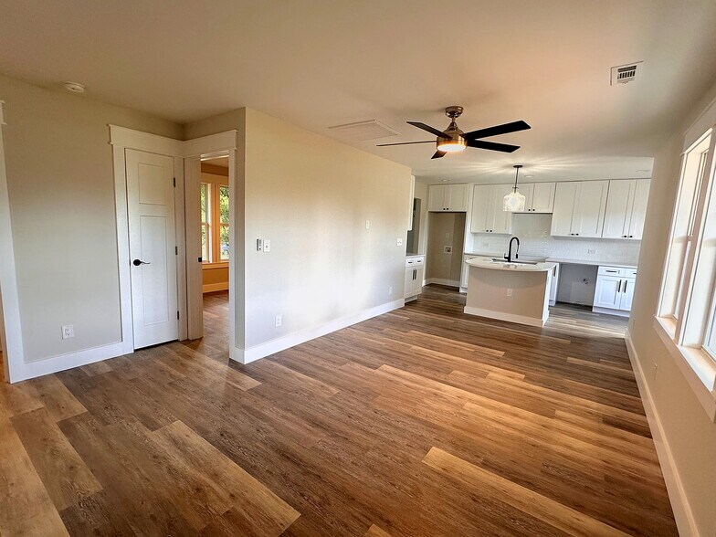 More Photos Of 5735 Fallston Rd, Lawndale Flex For Sale