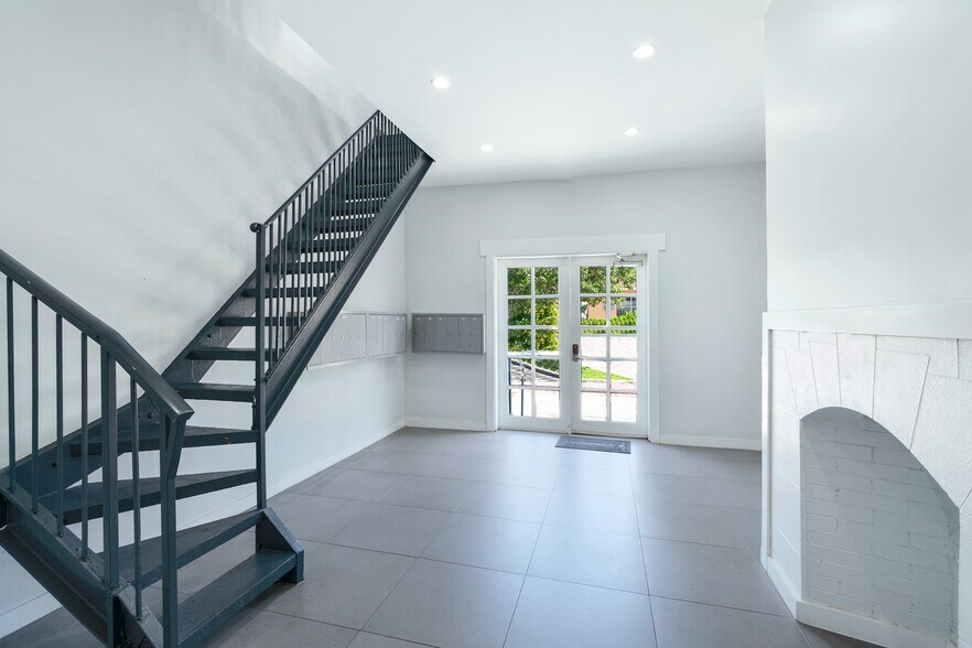 More Photos Of 924 Marseille Dr, Miami Beach Apartments For Sale