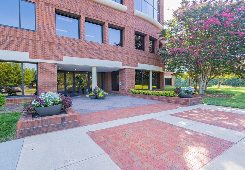 More Photos Of 8701 Red Oak Blvd, Charlotte Office For Lease