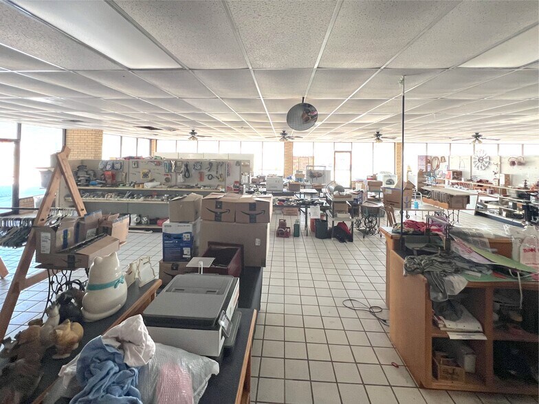 More Photos Of 209 S Country Club Rd, Anadarko Service Station For Sale