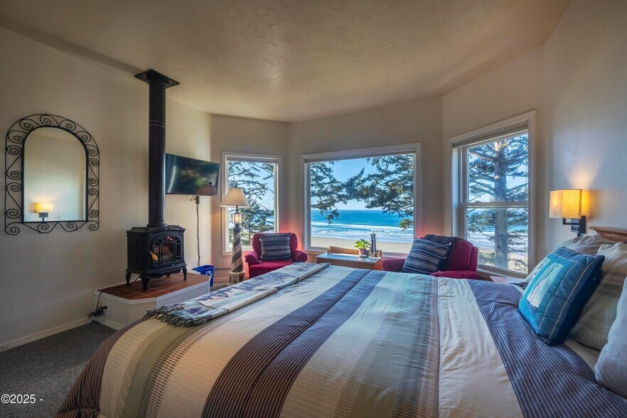 More Photos Of 4925 NW Woody Way, Newport Specialty For Sale