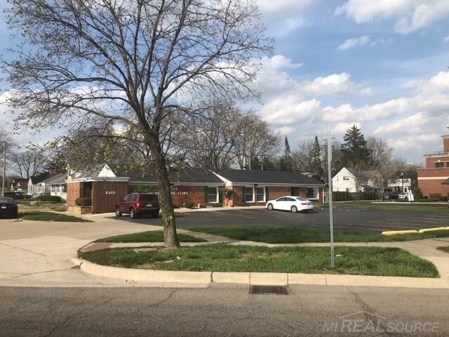 More Photos Of 6201 Chicago Rd, Warren Medical For Lease