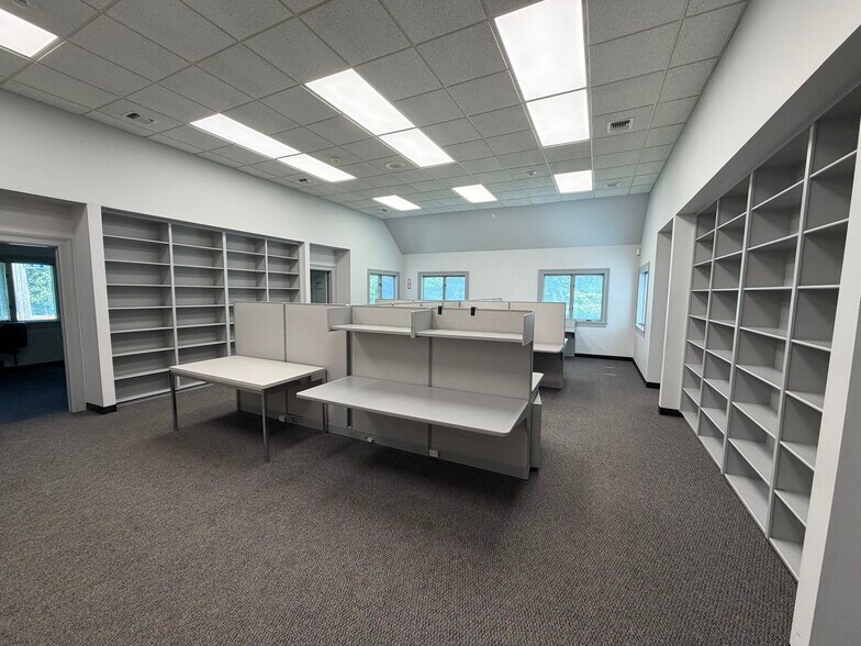 More Photos Of 633 A E Main St, Riverhead Office For Sale