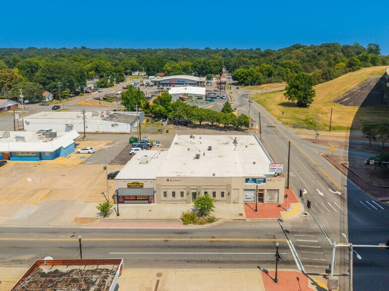 More Photos Of 3306-3308 Pike Ave, North Little Rock Storefront For Sale