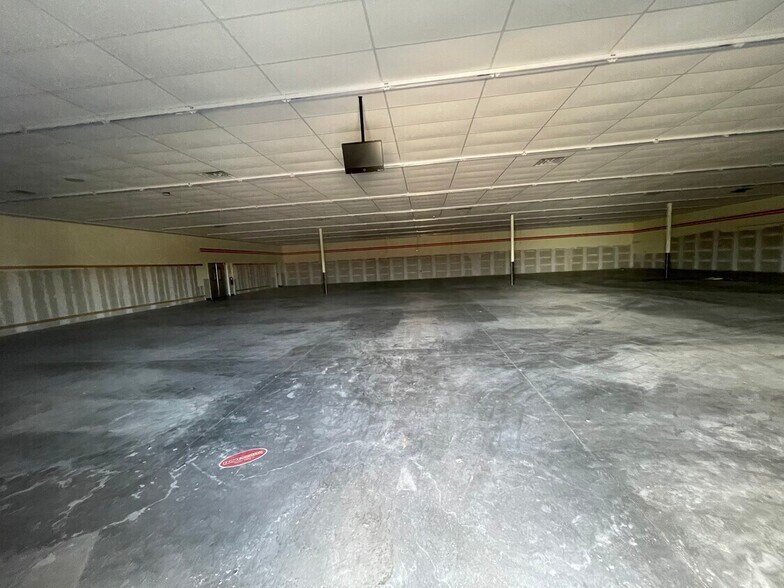 More Photos Of 5603 County Rd 286, Sargent Freestanding For Lease