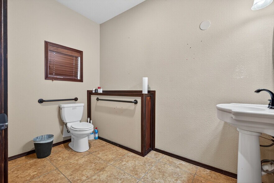 More Photos Of 3008 Ranger Hwy, Weatherford Manufacturing For Sale