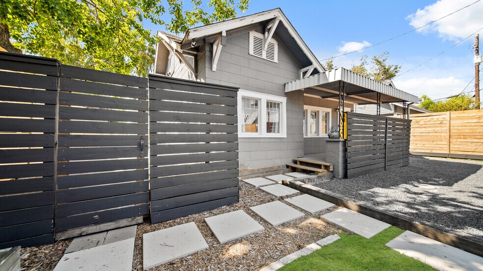 More Photos Of 6005 N Main St, Houston Office Residential For Sale