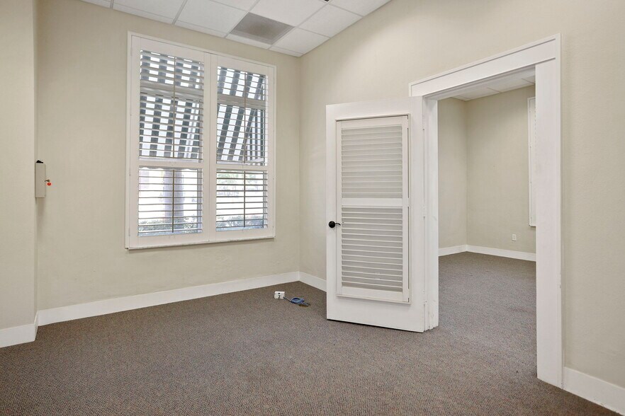 More Photos Of 155 8th St N, Saint Petersburg Office Residential For Lease