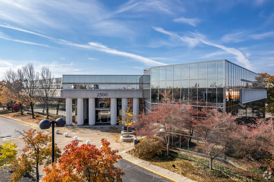 Primary Photo Of 2500 Corporate Exchange Dr, Columbus Office For Sale