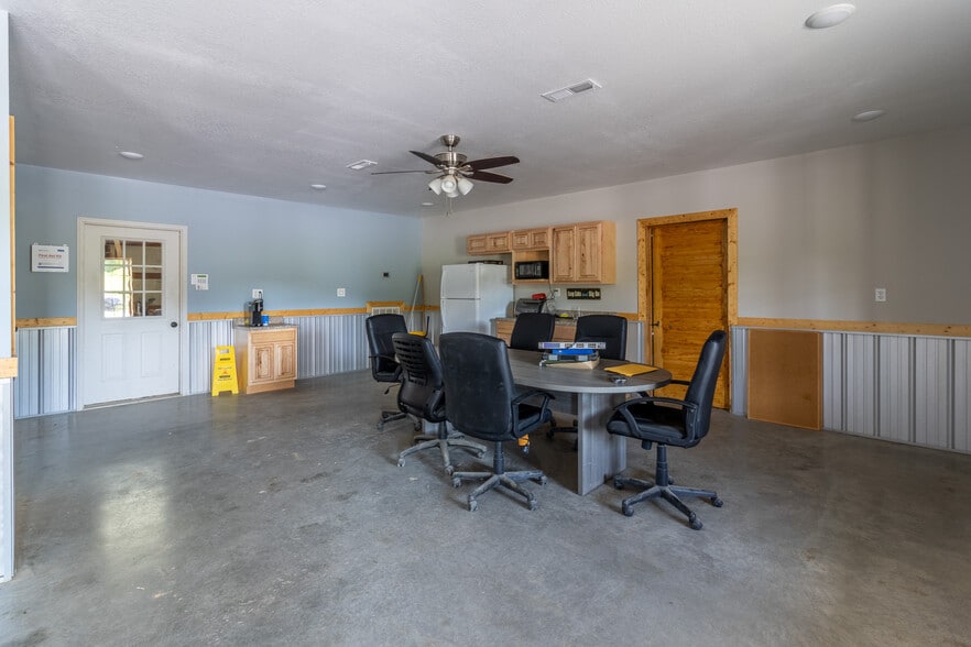 More Photos Of 10516 Highway 58, Ooltewah General Retail For Sale