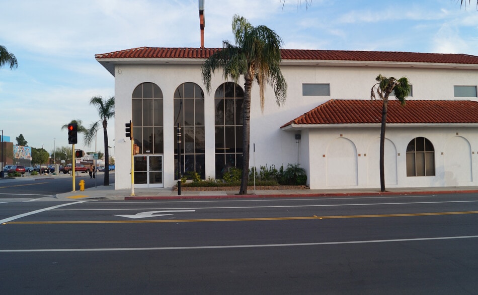 Primary Photo Of 400 San Fernando Mission Blvd, San Fernando Office For Lease