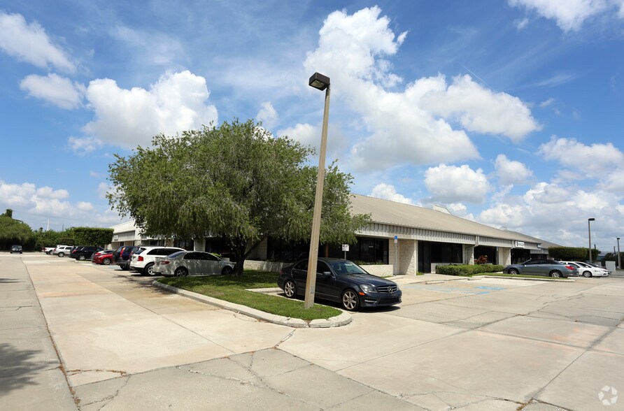 More Photos Of 4951 E Adamo Dr, Tampa Showroom For Lease