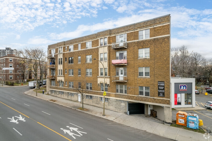 More Photos Of 5556 Ch De La Côte-Saint-Luc, Montréal Apartments For Sale