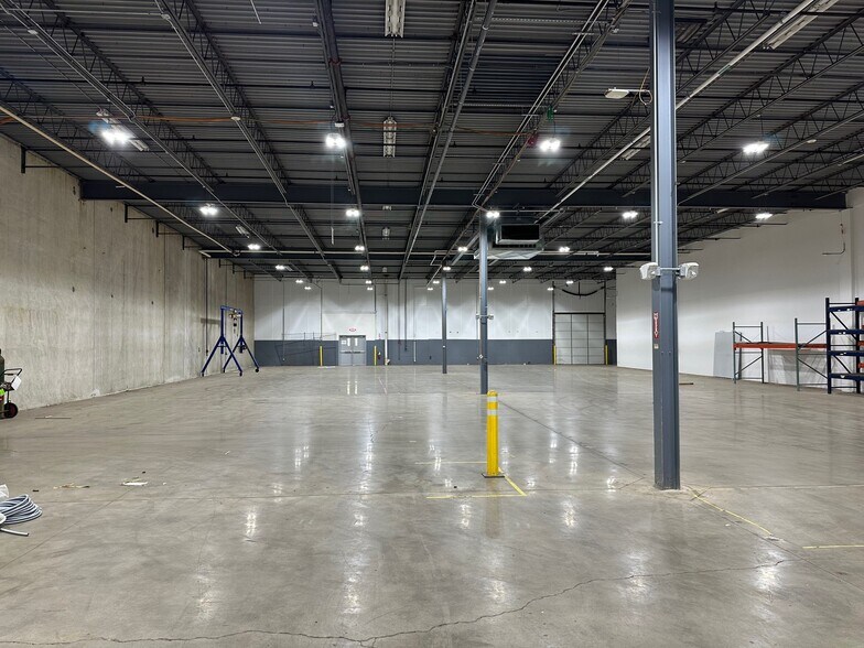 More Photos Of 2152-2162 Heller Dr, Beavercreek Warehouse For Lease