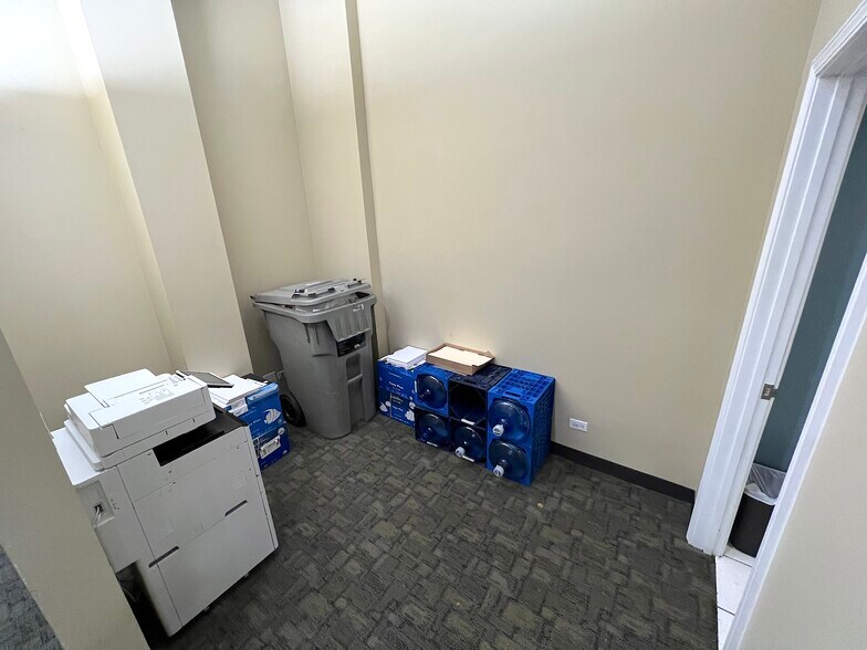 More Photos Of 2056-2058 W Belmont Ave, Chicago Office Residential For Sale