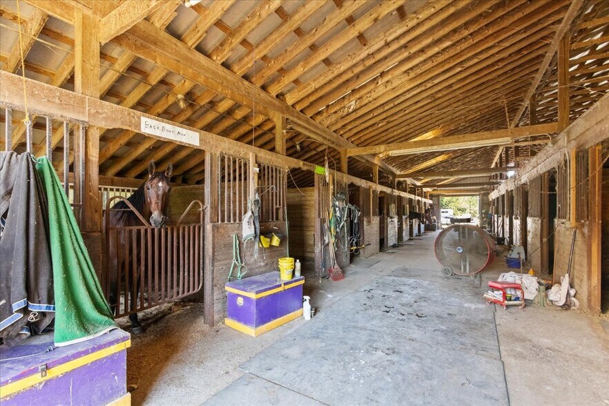 More Photos Of 7233 National Rd, Thornville Horse Stables For Sale