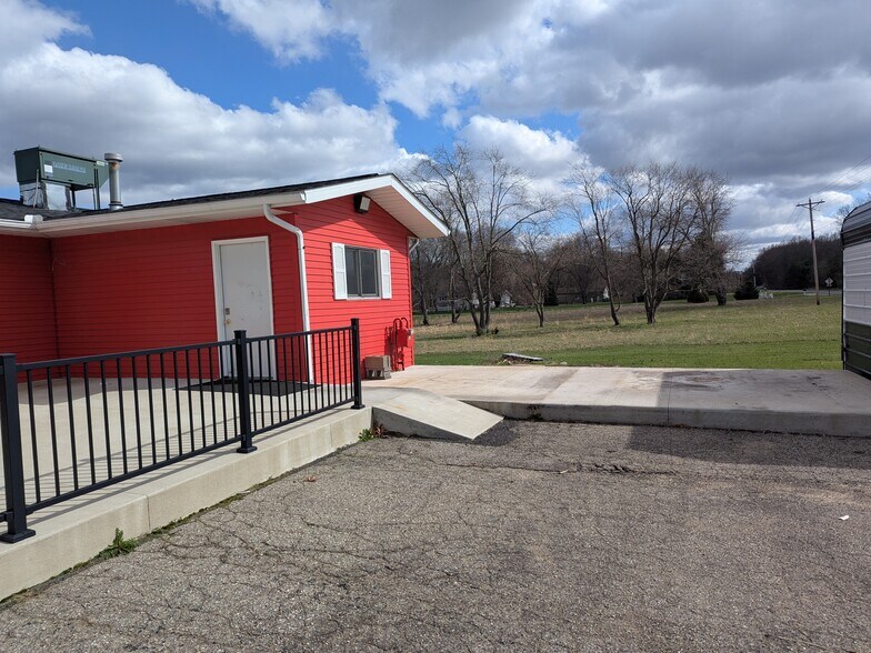 More Photos Of 24901 Red Arrow Hwy, Mattawan Restaurant For Lease