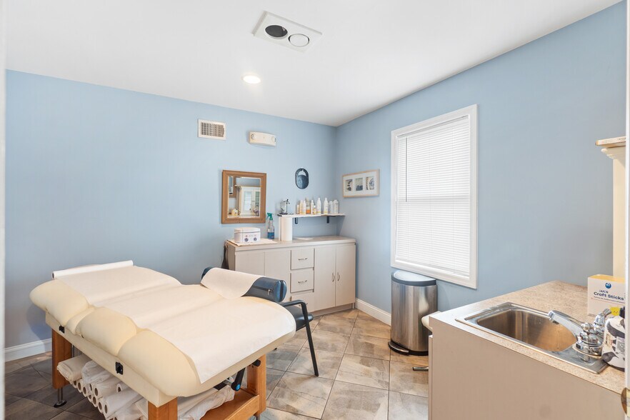 More Photos Of 137 Rutherford Ave, Franklin General Retail For Lease