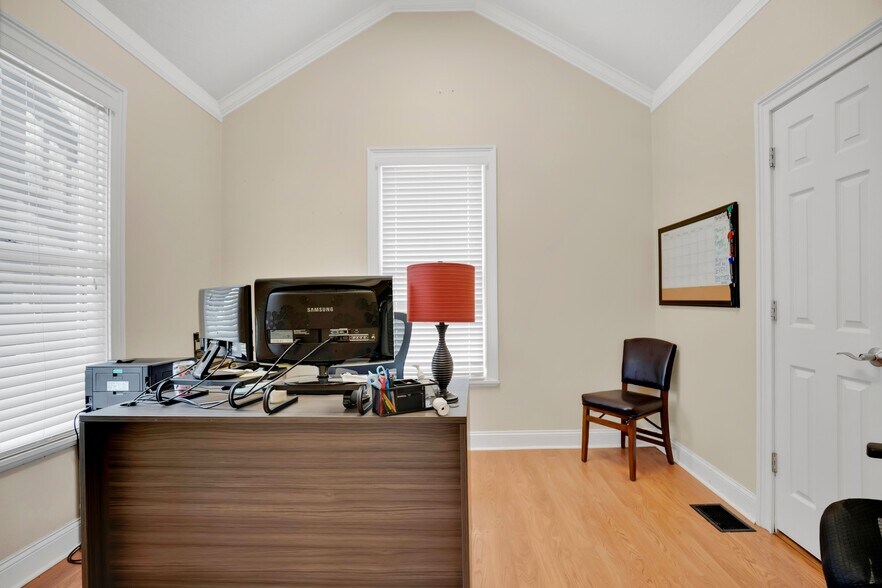More Photos Of 901 E Washington St, Orlando Office For Sale