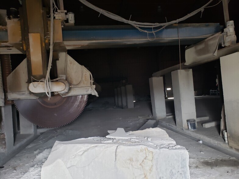 More Photos Of 407 Peck Hill Rd, New Milford Manufacturing For Sale