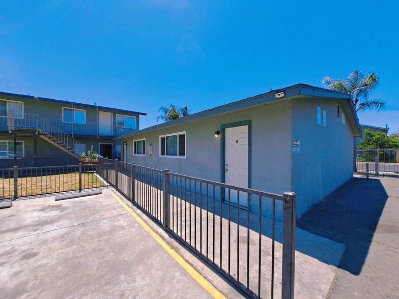 More Photos Of 441 S Dearing Ave, Fresno Apartments For Sale