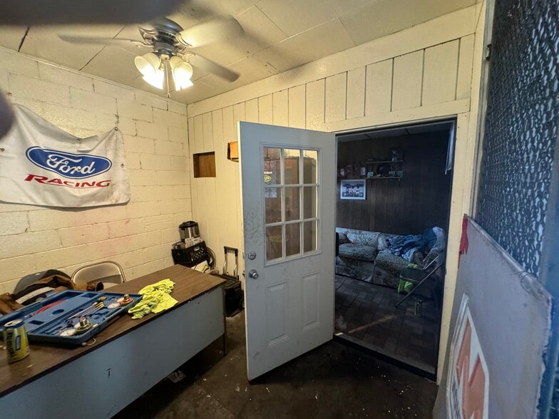 More Photos Of 3991 Superior Ave, Cleveland Auto Repair For Sale