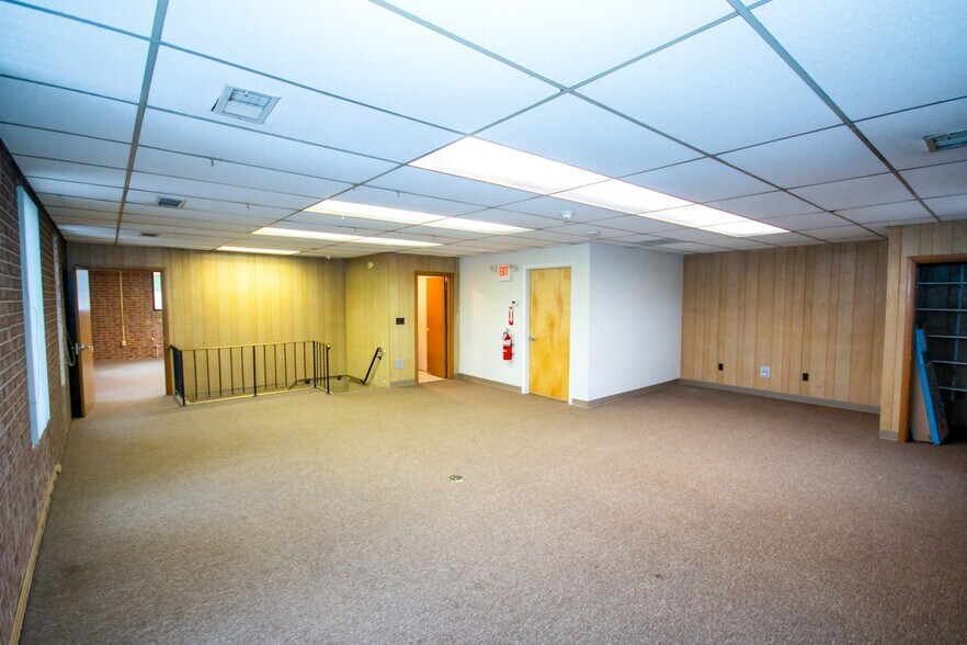 More Photos Of 1300 Jefferson Blvd, Warwick Showroom For Lease