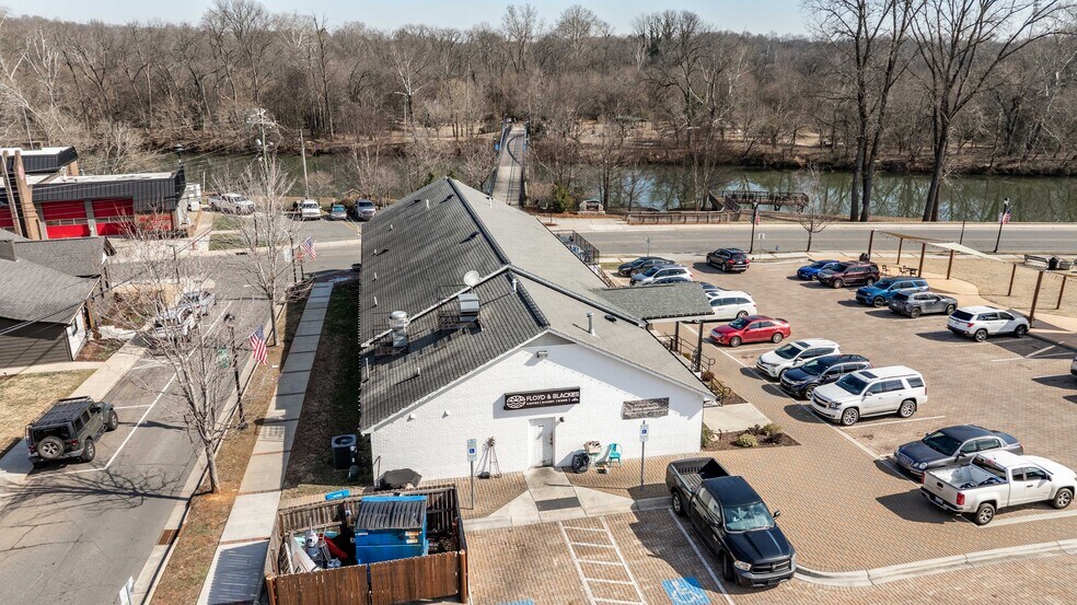 More Photos Of 142 8th Ave, Cramerton Restaurant For Sale