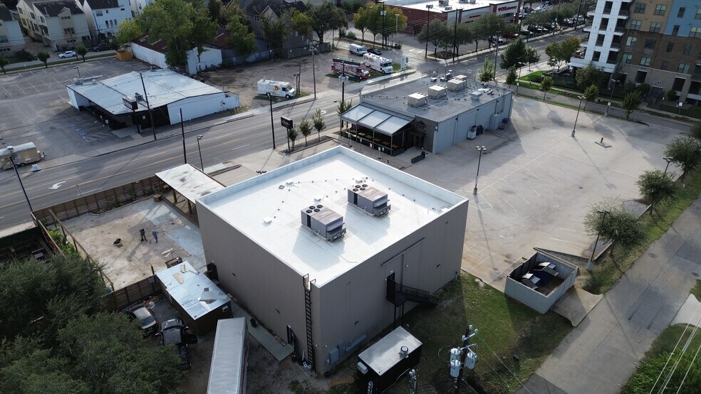 More Photos Of 5316 Washington Ave, Houston Bar For Lease