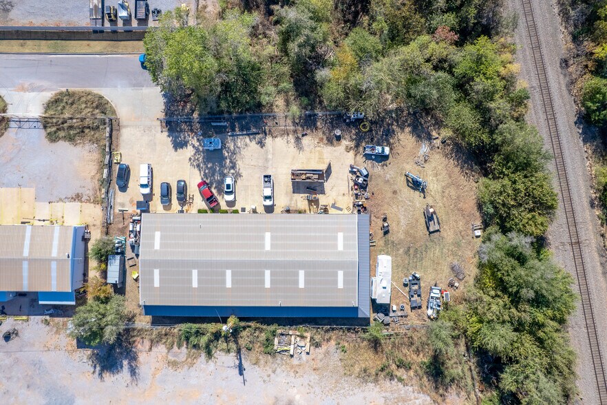 More Photos Of 319-323 NW 59th St, Oklahoma City Manufacturing For Sale