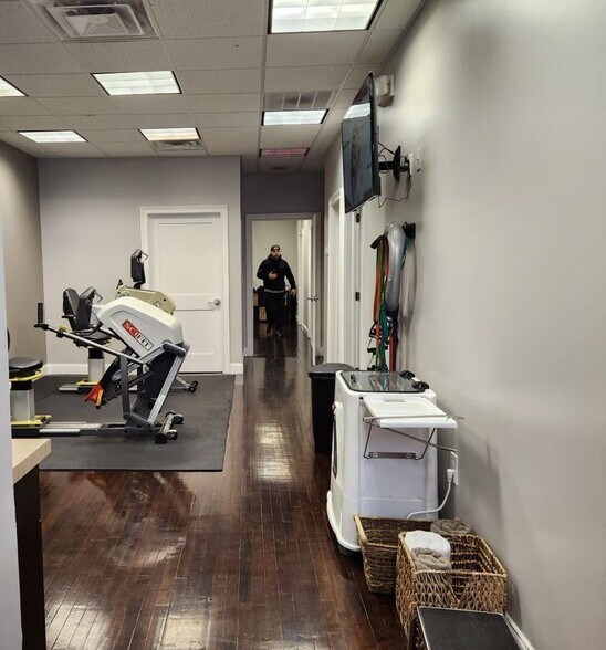 More Photos Of 18 Oliver St, Newark Office For Lease