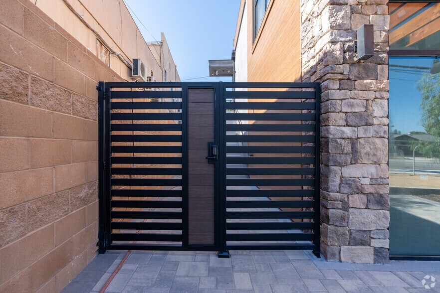 More Photos Of 9668 Sunland Blvd, Shadow Hills Medical For Lease