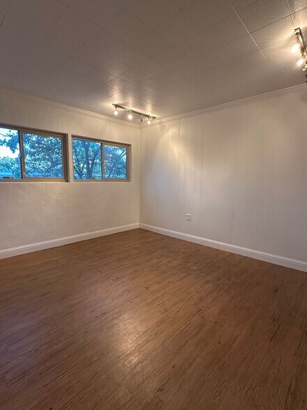 More Photos Of 110 N Santa Cruz Ave, Los Gatos Storefront Retail Office For Lease