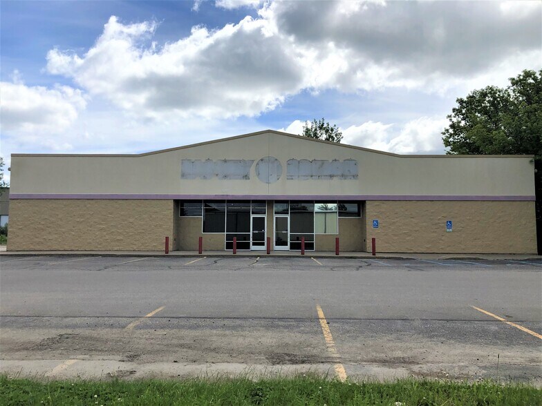 More Photos Of 336 Lang Rd, Beaverton Freestanding For Lease