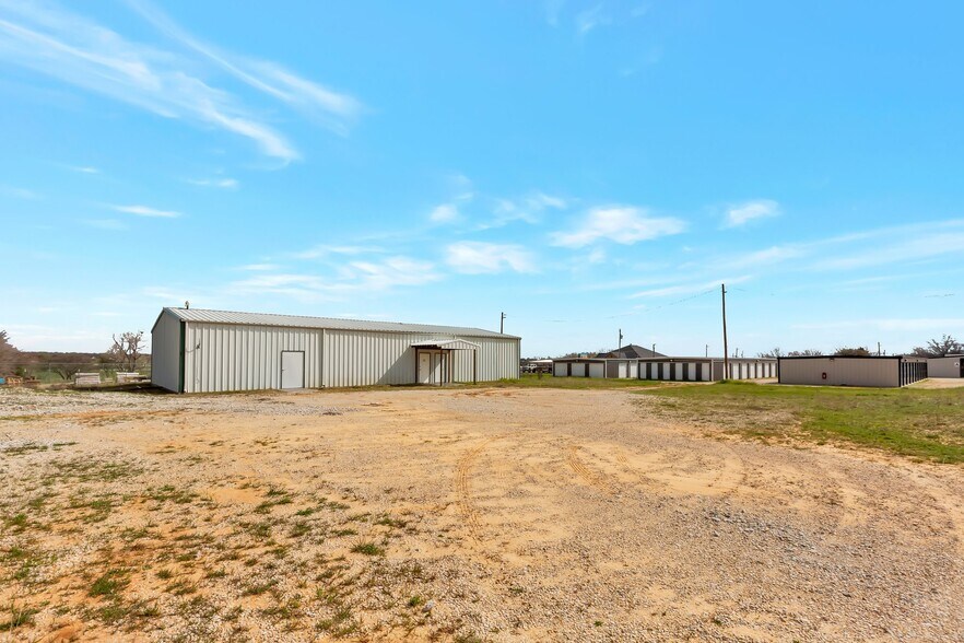More Photos Of 1715 N FM Road 51, Springtown Flex For Sale
