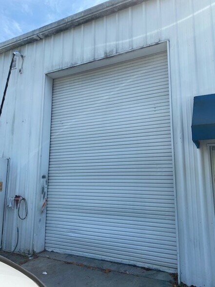 More Photos Of 820 NE 24th Ln, Cape Coral Warehouse For Lease