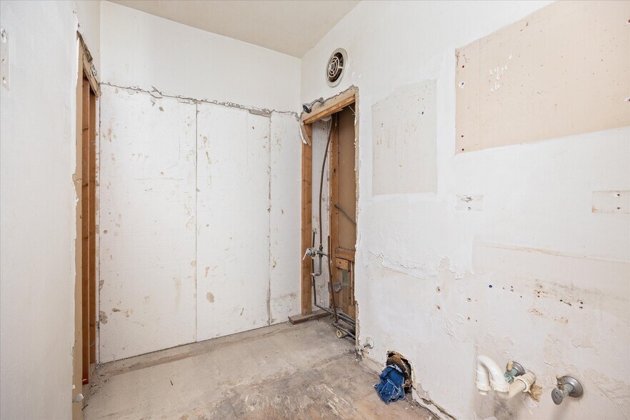 More Photos Of 170 Round House St, Braidwood Apartments For Sale