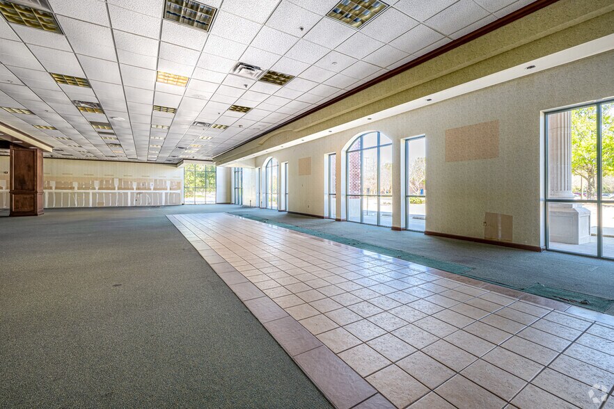 More Photos Of 2590 Citiplace Ct, Baton Rouge Freestanding For Sale